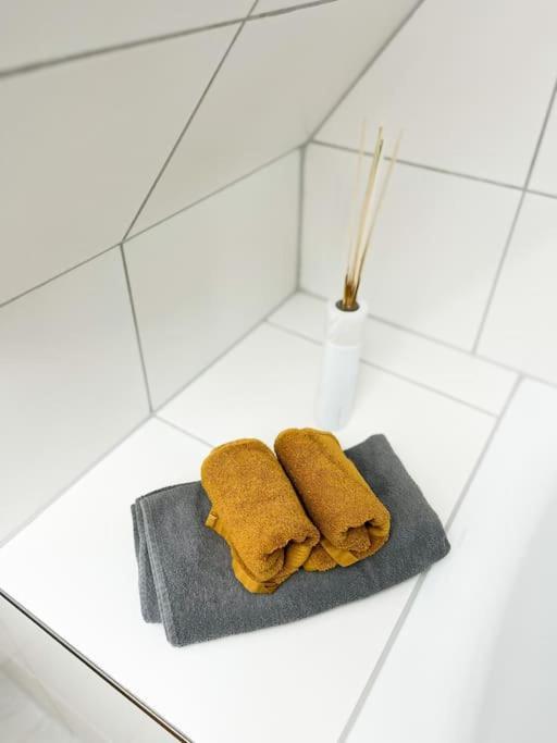 Modernes Apartment Mit Balkon Free Parking Netflix Целе Екстериор снимка