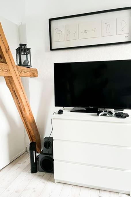 Modernes Apartment Mit Balkon Free Parking Netflix Целе Екстериор снимка