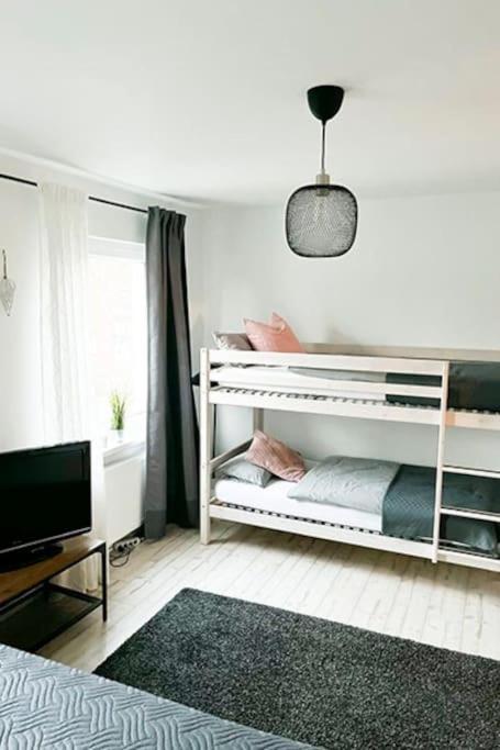 Modernes Apartment Mit Balkon Free Parking Netflix Целе Екстериор снимка
