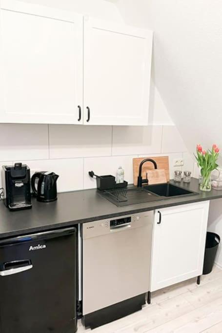 Modernes Apartment Mit Balkon Free Parking Netflix Целе Екстериор снимка