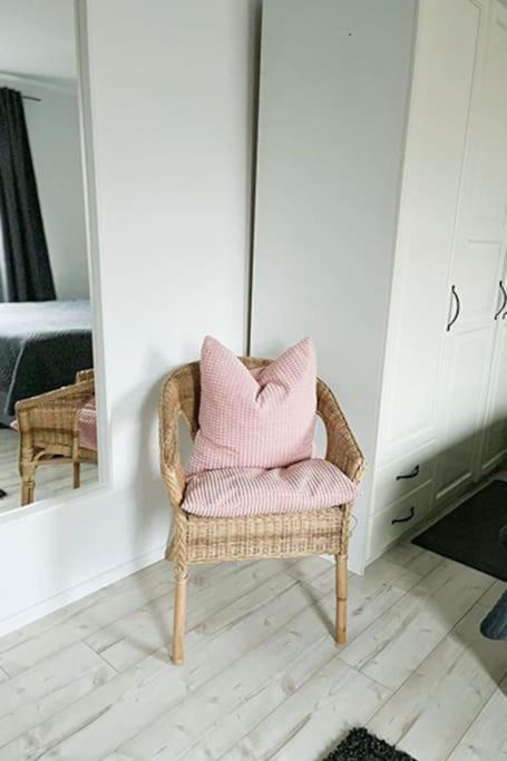 Modernes Apartment Mit Balkon Free Parking Netflix Целе Екстериор снимка