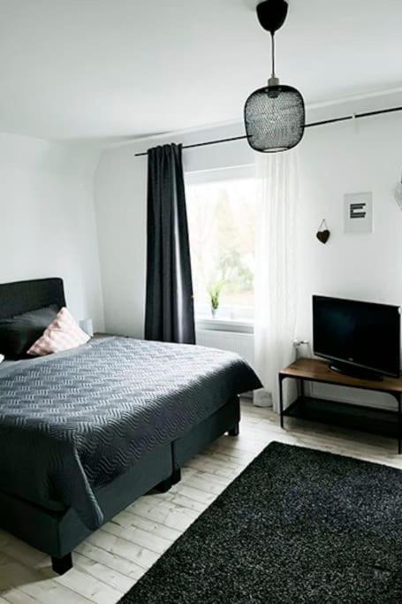 Modernes Apartment Mit Balkon Free Parking Netflix Целе Екстериор снимка