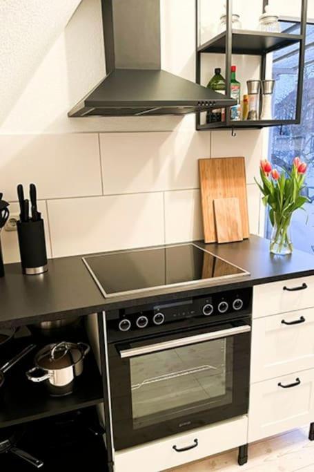 Modernes Apartment Mit Balkon Free Parking Netflix Целе Екстериор снимка